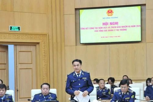 Tinh gọn lực lượng quản lý thị trường, tăng cường kiểm tra đạo đức công vụ