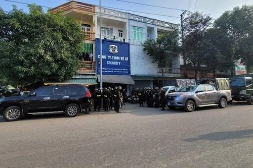 Thu hồi giấy phép công ty đưa vệ sĩ điều tiết giao thông cho đoàn xe đám cưới