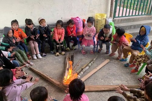 Sưởi ấm cho trò mùa giá rét