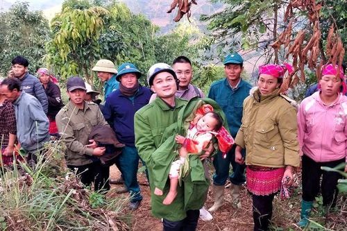 Huy động 100 người xuyên đêm tìm kiếm bé gái bị lạc ở Lai Châu