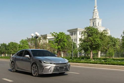 Giá lăn bánh Toyota Camry 2024 cao nhất hơn 1,7 tỷ đồng tại Hà Nội