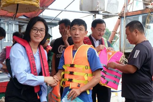 Chị Lưu Thị Thu Huyền: Hơn 20 năm tận tụy đưa pháp luật đến với người dân thành phố Cảng