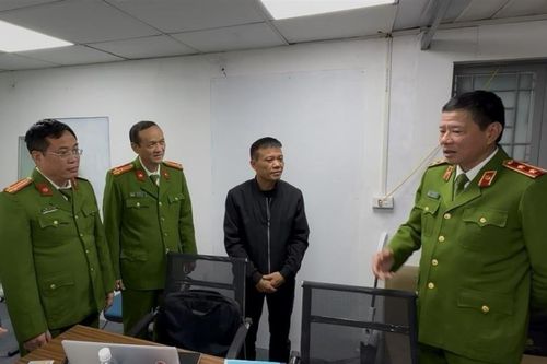 Bắt quả tang cơ sở khoan giếng ngầm 'chui' để sản xuất nước kiềm đóng chai