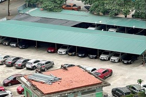 Nhiều dự án bãi xe tại Linh Đàm bị biến tướng, xe người dân tràn ra đường