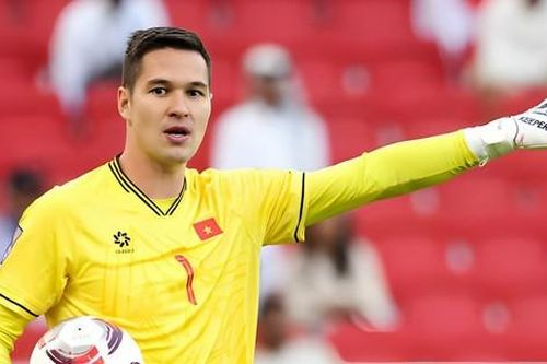 Trọng tài bắt trận Việt Nam vs Philippines kém tuổi Nguyễn Filip
