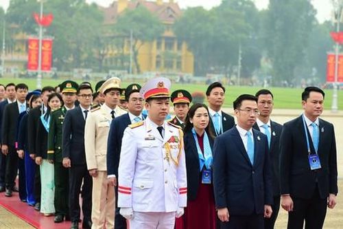 980 đại biểu Đại hội Hội LHTN Việt Nam báo công, viếng Lăng Chủ tịch Hồ Chí Minh