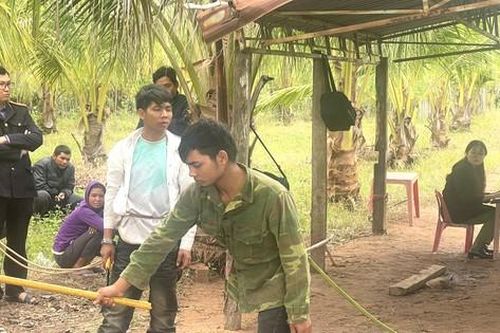 Hai anh em ruột giết người, phi tang xuống suối rồi bỏ trốn vào rừng