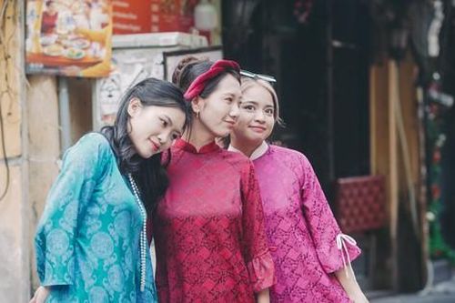 'Nàng thơ' chi tiền triệu chụp ảnh Tết ở hồ Gươm, phố cổ Hà Nội