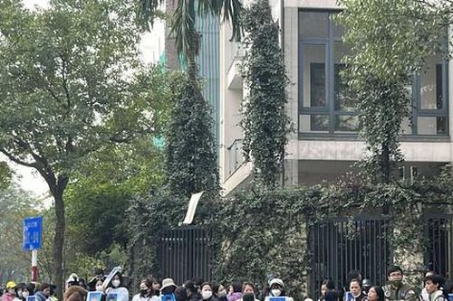 Vụ học sinh lớp 8 bị đánh dẫn tới tử vong ở Hà Nội: Cha ruột bị cáo khóc xin lỗi gia đình bị hại