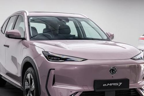 Hãng ô tô Malaysia ra mắt xe điện đầu tiên