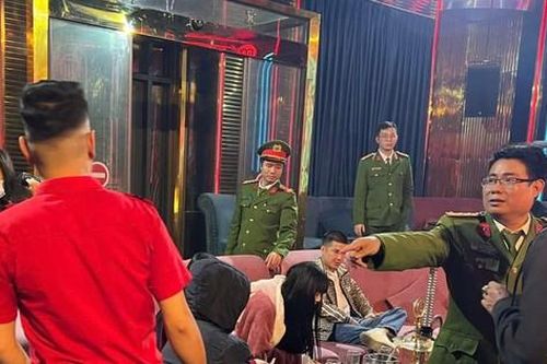 Cảnh sát kiểm tra cơ sở giải trí 'hot' nhất nhì Vĩnh Phúc