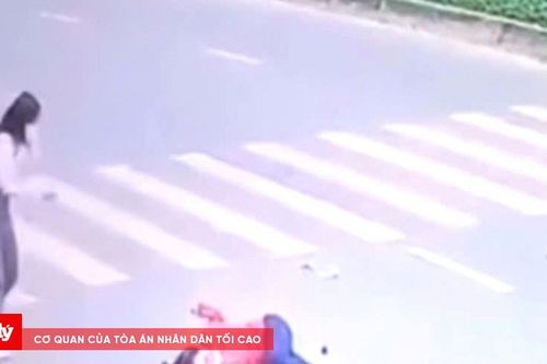 Truy tìm người điều khiển xe máy tông nhân viên xe buýt nằm bất động
