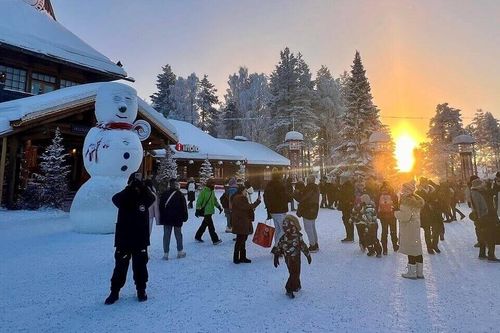 'Quê hương ông già Noel' quá tải khách du lịch dịp Giáng sinh