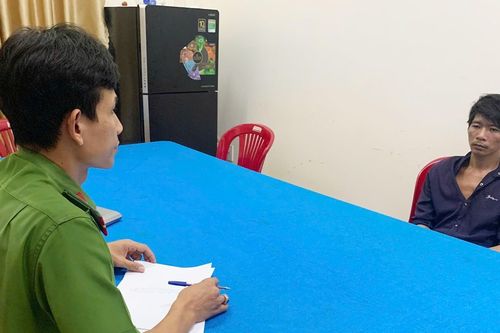 Thanh niên đâm chết bạn nhậu vì đang uống rượu bị đuổi về