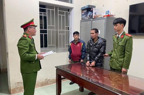 Trộm gà của anh trai, đối tượng mang nhiều tiền án bị khởi tố, bắt tạm giam