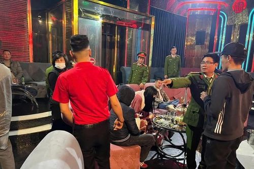Đột kích quán bar, phát hiện DJ và nhiều đối tượng dương tính với ma túy