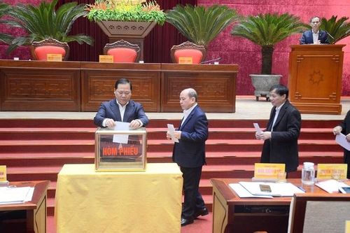 Chủ tịch UBND tỉnh Hòa Bình Bùi Văn Khánh xin nghỉ hưu trước tuổi