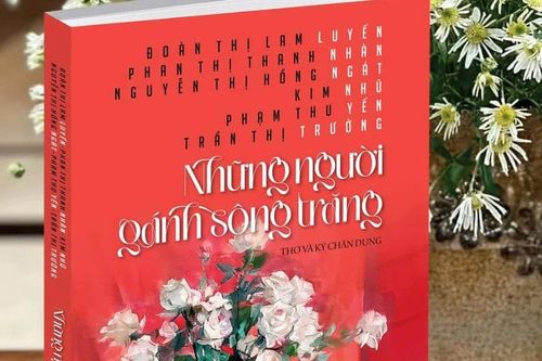 Những người gánh sông trăng: Tập thơ của 6 nữ tác giả kỳ cựu trên văn đàn Việt