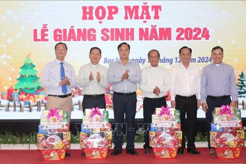 Quan tâm nâng cao đời sống của đồng bào có đạo