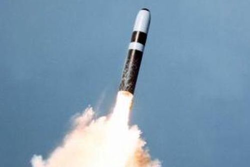 Sức mạnh đáng sợ của tên lửa đạn đạo phóng từ tàu ngầm Trident II SLBM