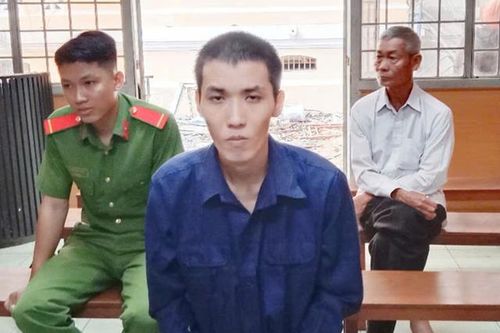 Con trai khiến cha suýt chết vì nghĩ cha 'cài thiết bị công nghệ cao' vào não để hại mình