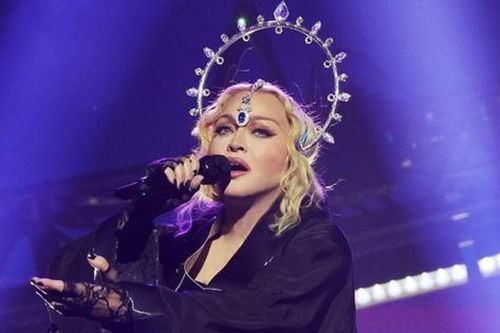 'Nữ hoàng nhạc Pop' Madonna nhan sắc trẻ trung ở tuổi U70