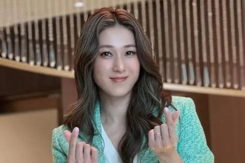 'Mỹ nhân Hoa ngữ' Chung Gia Hân xuất hiện giản dị tại Hà Nội
