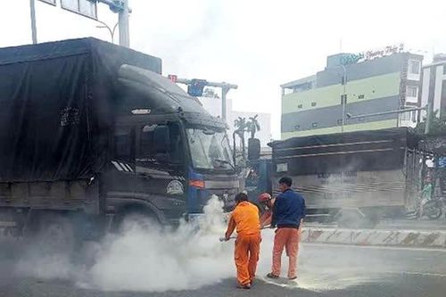 Đà Nẵng: 3 công nhân điện lực cứu người bị tai nạn giao thông