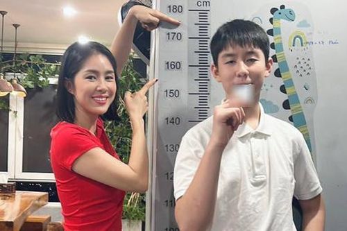 Lê Phương flex chiều cao 'khủng' của con trai ở tuổi 12
