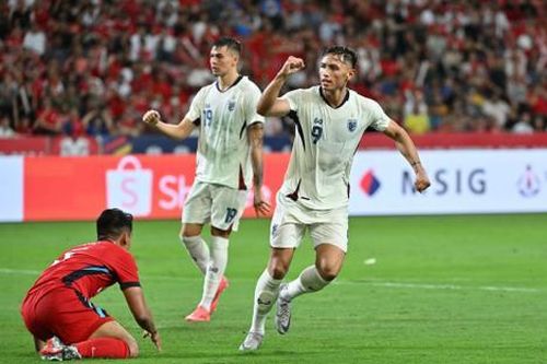 Tuyển Thái Lan 'đứng tim' báo tin vui cho HLV Kim Sang Sik