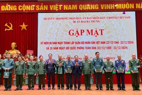 Phát huy truyền thống, xây dựng lực lượng vũ trang quận Hai Bà Trưng vững mạnh