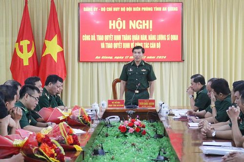 Thăng quân hàm, nâng lương, điều động, bổ nhiệm cán bộ biên phòng An Giang