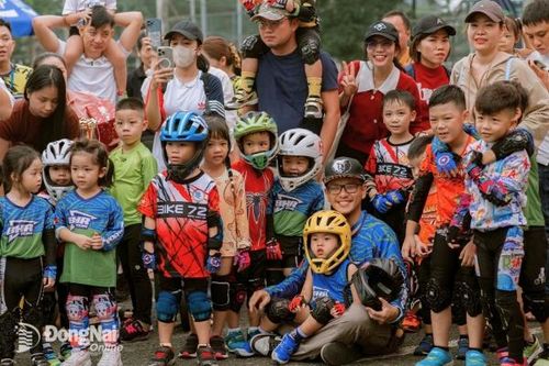 Cùng ngắm các 'tay đua nhí' tại giải đua xe thăng bằng tại Biên Hòa