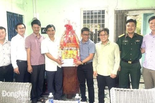 Thăm, tặng quà chúc mừng Giáng sinh các cơ sở tôn giáo