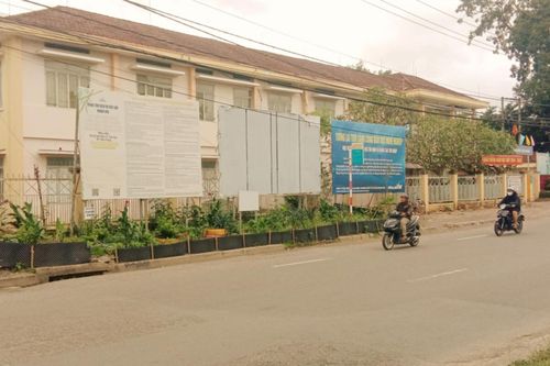 Pa nô tuyên truyền không còn nội dung