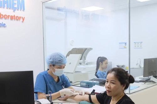 Khám bệnh cùng chuyên gia tại Phòng khám Đa khoa Hưng Thịnh - Bảo Thắng