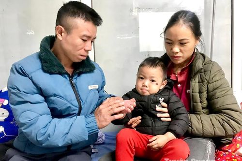 Cháu Toàn mong được phẫu thuật tìm lại bàn tay phải