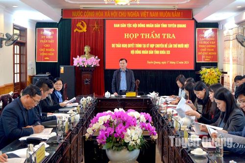 Nâng cao chính sách hỗ trợ cho người bảo vệ rừng, di dời cơ sở chăn nuôi ra khỏi khu vực đông dân cư