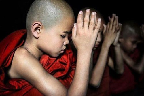 Pháp niệm Phật nào đúng?