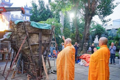 Đà Nẵng: Chùa Phổ Quang rót đồng đúc tôn tượng kim thân Bồ-tát Văn Thù và Bồ-tát Phổ Hiền