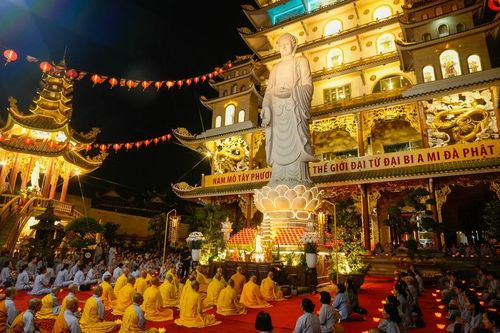 Đạo tràng Cực lạc Liên hữu - chùa Vạn Đức thắp hoa đăng khánh đản Đức Phật A Di Đà