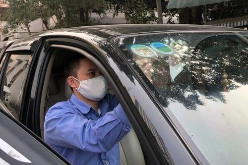 Từ ngày 1/1/2025, xe sử dụng năng lượng sạch được dán tem kiểm định màu xanh lá cây