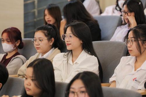 Một trường đại học ở Thành phố Hồ Chí Minh cho sinh viên về quê sớm đón Tết