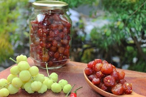 Cách làm mứt chùm ruột chua ngọt đón Tết