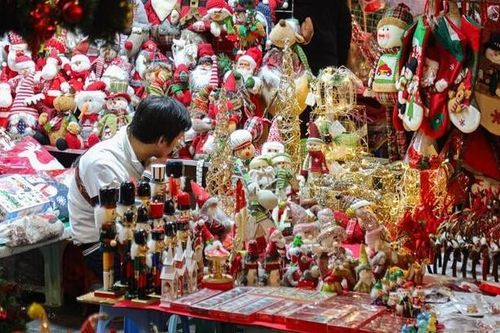 Sắp đến Noel, 'thủ phủ' bán đồ trang trí ở Hà Nội vẫn ế ẩm