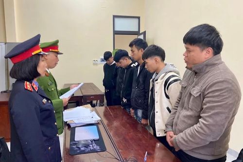 Khởi tố 6 thanh thiếu niên ở Huế dùng vỏ chai bia đánh người chấn thương sọ não
