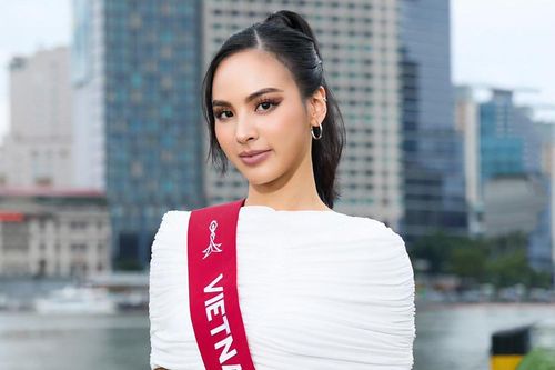 Vướng lịch thi thạc sĩ, đại diện Việt Nam nhập đường đua Miss Charm chậm 4 ngày
