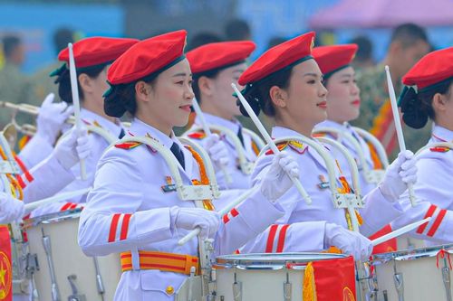60 bóng hồng quân nhạc lần đầu xuất hiện tại Triển lãm Quốc phòng Việt Nam