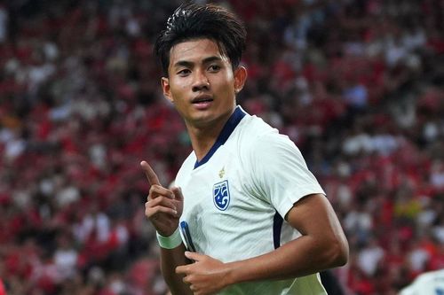 Thua trước 0-2, Thái Lan vẫn thắng ngược Singapore