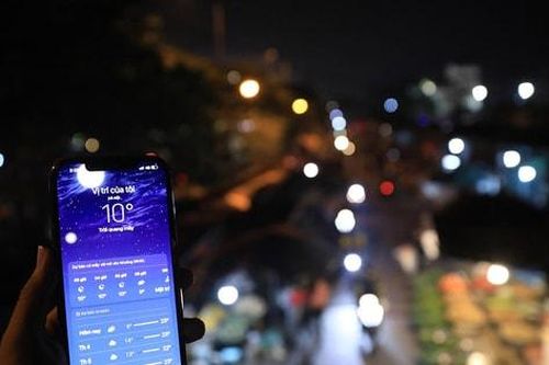 Nhịp sống Hà Nội trong đêm rét 10 độ C